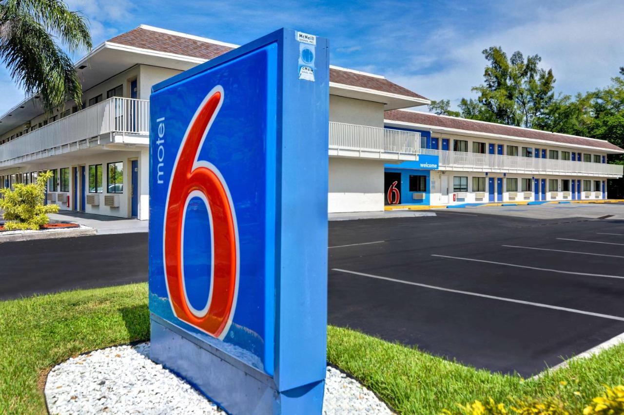 Motel 6 Dania Beach Exterior photo